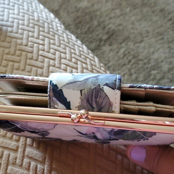 Buxton beautiful wallet - Picture 3 of 10